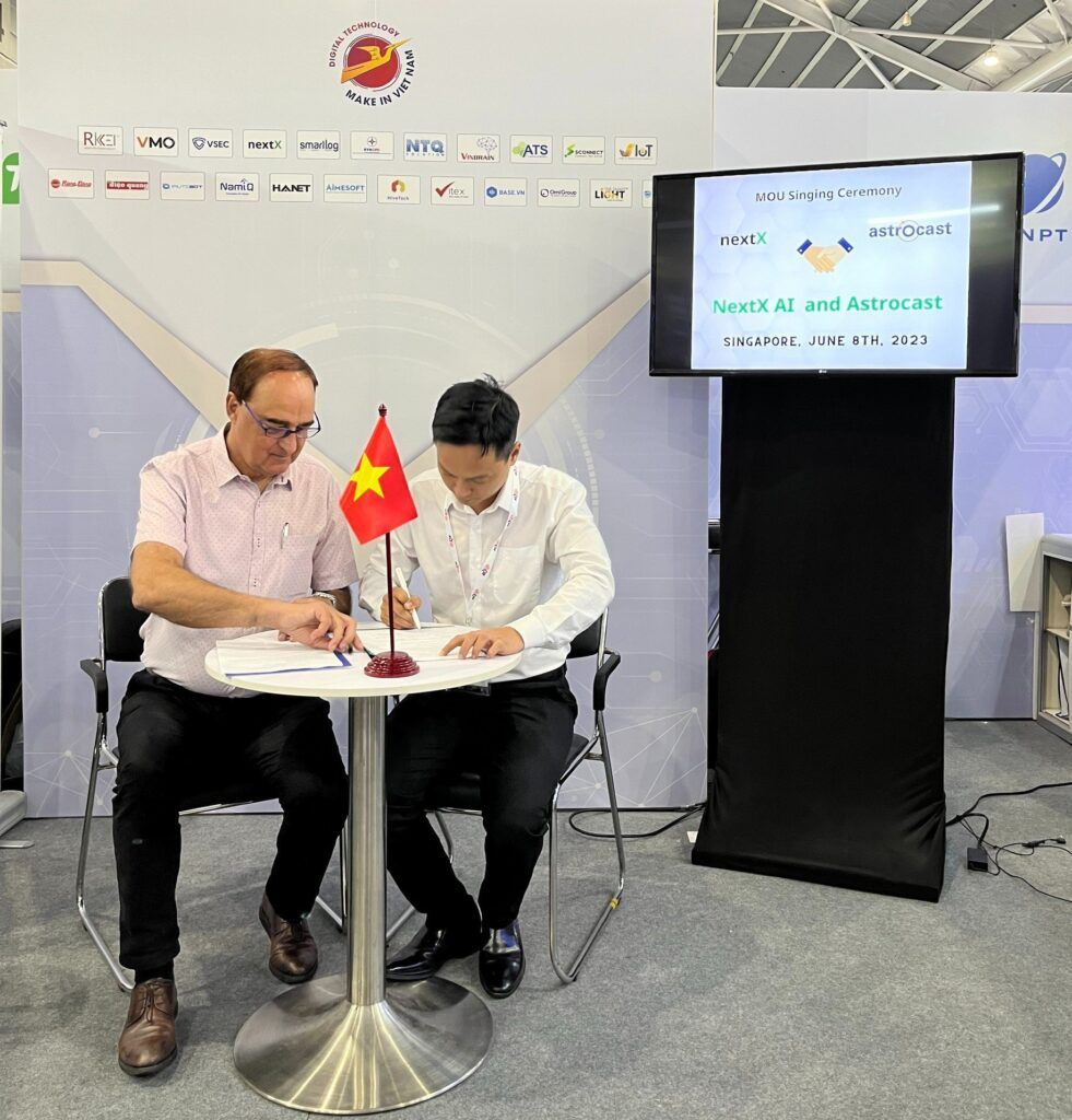NextX AI bắt tay với Astrocast nhà điều hành vệ tinh tại AsiaTech x Singapore